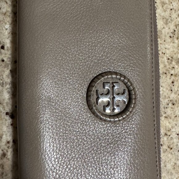Tory Burch Thea Zip Pebbled Leather Continental Wallet with Card Case - Picture 1 of 2